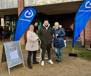 Das Team des FUD auf dem Wochenmarkt Walsrode