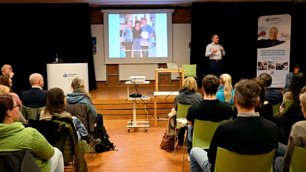 Ben Furman begeistert mit seinem Vortrag bei Auftaktveranstaltung ins Jubiläumsjahr der Lebenshilfe Walsrode - Lebenshilfe Walsrode Ben Furman begeistert mit seinem Vortrag bei Auftaktveranstaltung ins Jubiläumsjahr der Lebenshilfe Walsrode - Lebenshilfe Walsrode