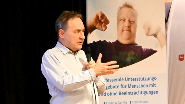 Aktuelles - Lebenshilfe Walsrode Ben Furman begeistert mit seinem Vortrag bei Auftaktveranstaltung ins Jubiläumsjahr der Lebenshilfe Walsrode