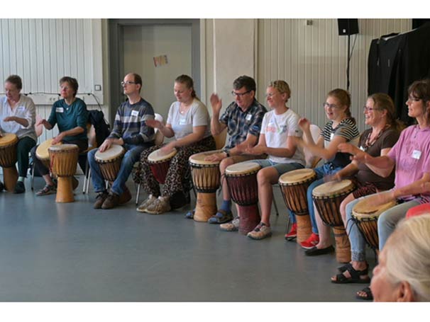 Gemeinsames Trommeln mit der Musikschule Trommelkunst: Ein rhythmisches Erlebnis für alle - Lebenshilfe Walsrode Gemeinsames Trommeln mit der Musikschule Trommelkunst: Ein rhythmisches Erlebnis für alle - Lebenshilfe Walsrode