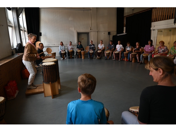 Gemeinsames Trommeln mit der Musikschule Trommelkunst: Ein rhythmisches Erlebnis für alle - Lebenshilfe Walsrode Gemeinsames Trommeln mit der Musikschule Trommelkunst: Ein rhythmisches Erlebnis für alle - Lebenshilfe Walsrode