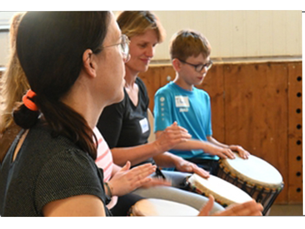 Gemeinsames Trommeln mit der Musikschule Trommelkunst: Ein rhythmisches Erlebnis für alle - Lebenshilfe Walsrode Gemeinsames Trommeln mit der Musikschule Trommelkunst: Ein rhythmisches Erlebnis für alle - Lebenshilfe Walsrode